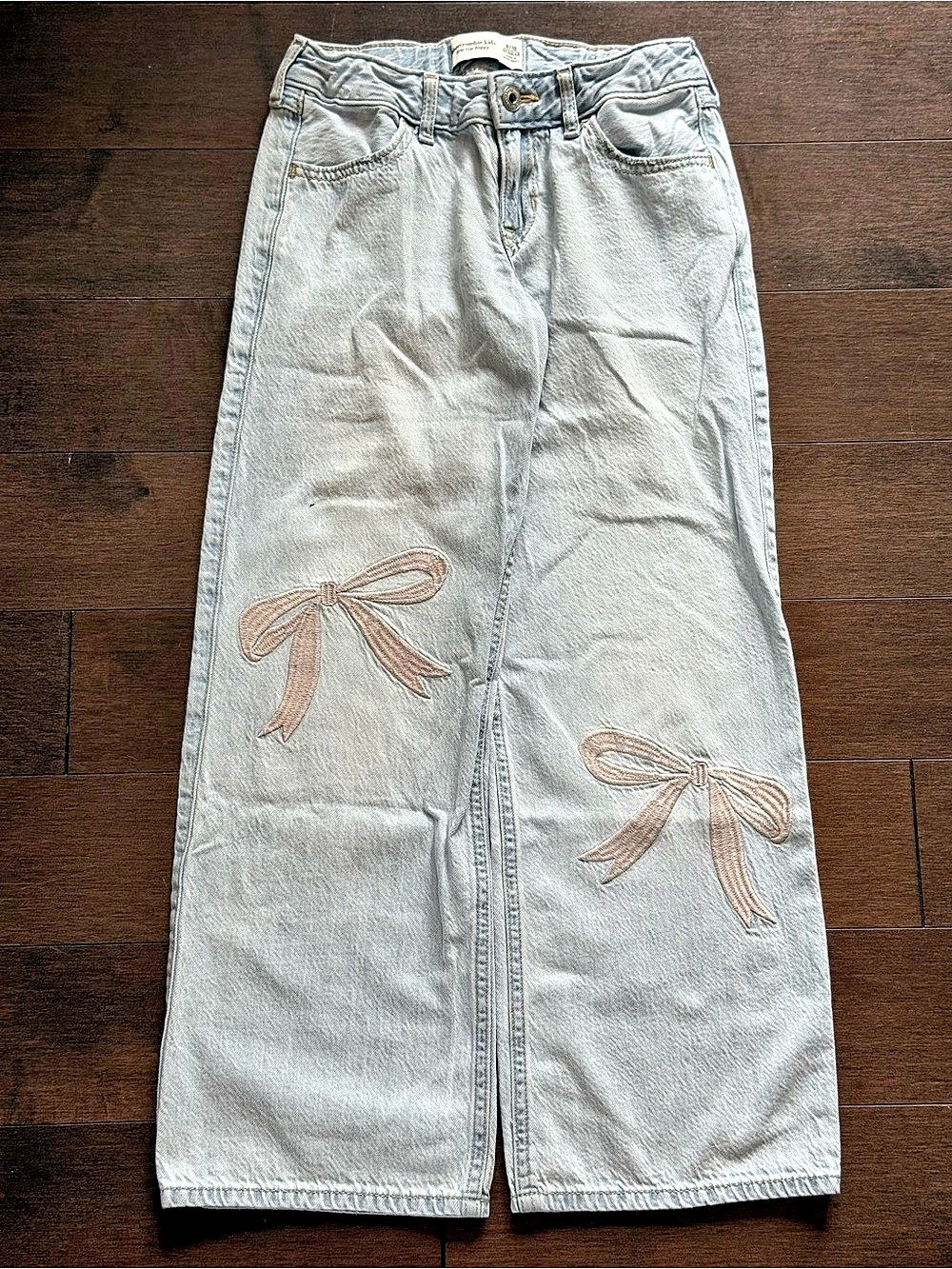 Abercrombie Kids Curve Love 90s Low Rise Baggy Jeans Bow Embroidered